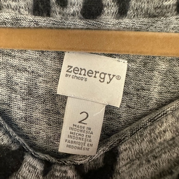 Chico’s Athleisure Tunic Top – Gray & Black Animal Print - Size 12 - Picture 3 of 3